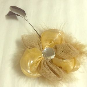 Flapper style hair clip